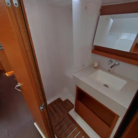 Sama Houseboat